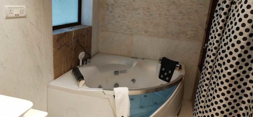Romantic Chalet, Lake View photo 3