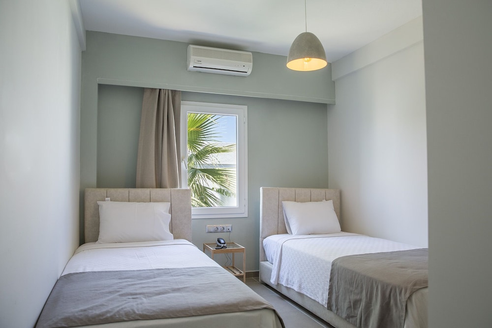 Standard Room, 2 Bedrooms, Balcony, Partial Sea View photo 3