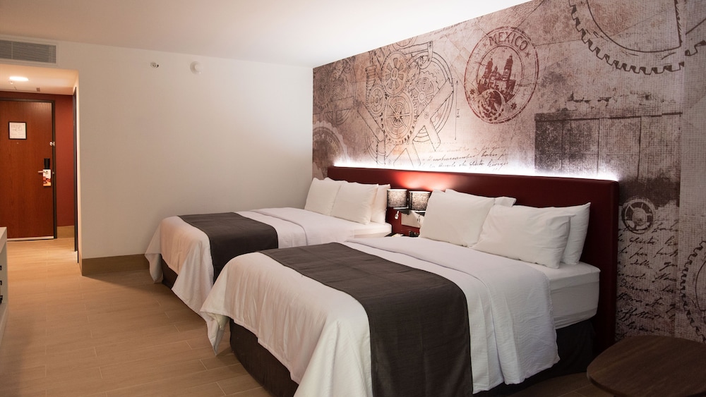Standard Room, 2 Queen Beds - Photo 5