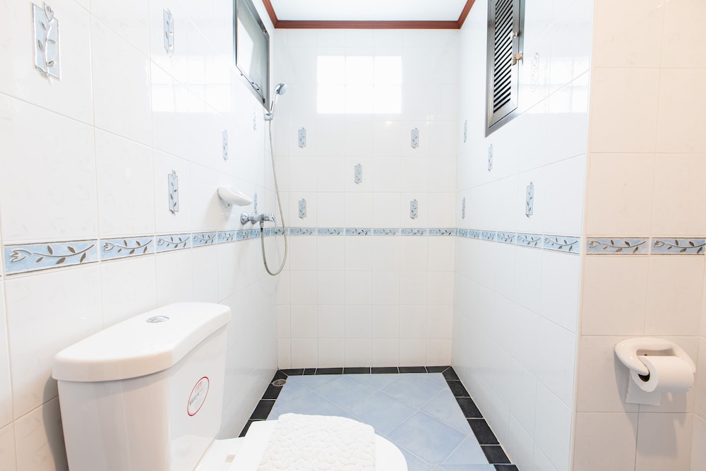 Standard Double Room - Photo 17