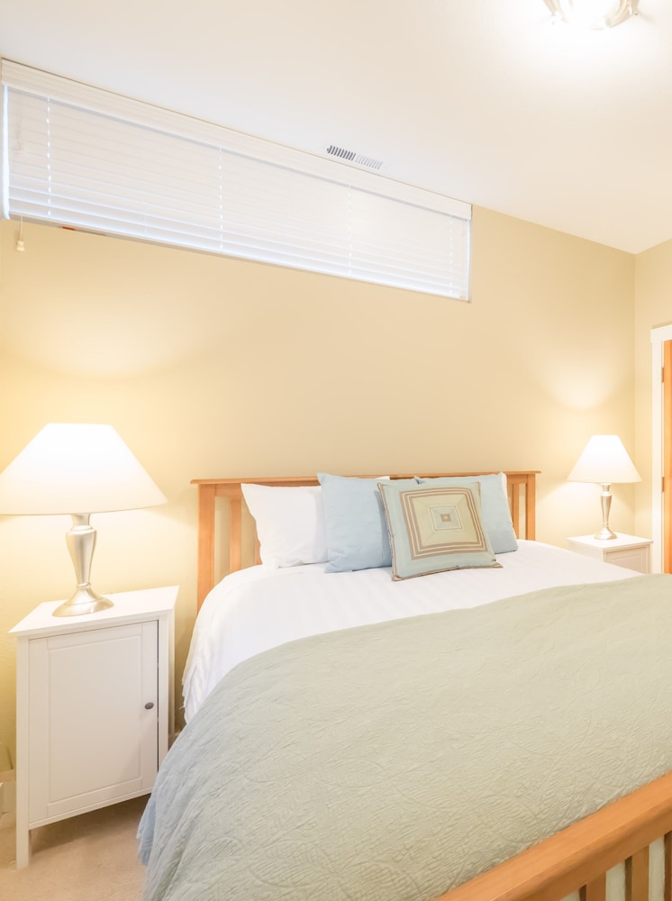 Condo, 2 Bedrooms, Oceanfront photo 1