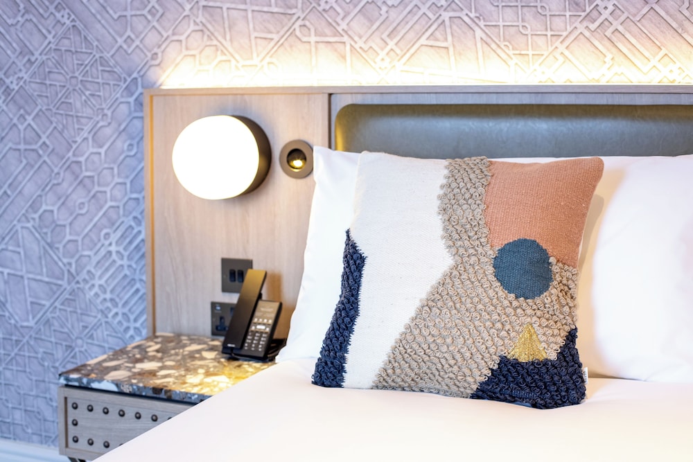 Newly Refurbished Suite - Photo 5