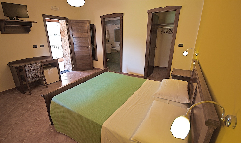 Standard Double Room - Photo 8