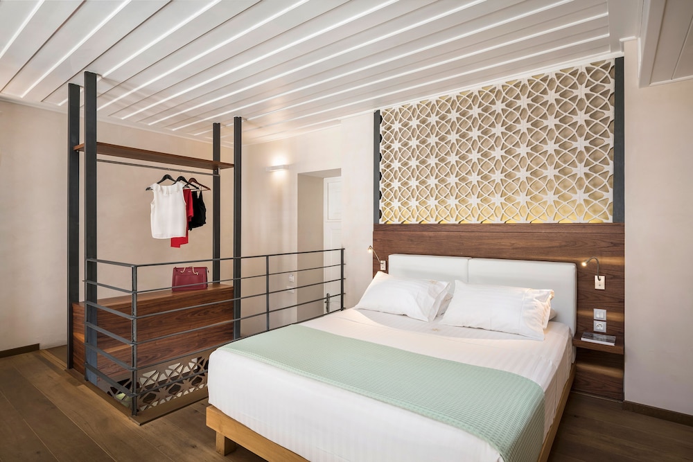 Comfort Duplex, 1 King Bed with Sofa bed, Jetted Tub