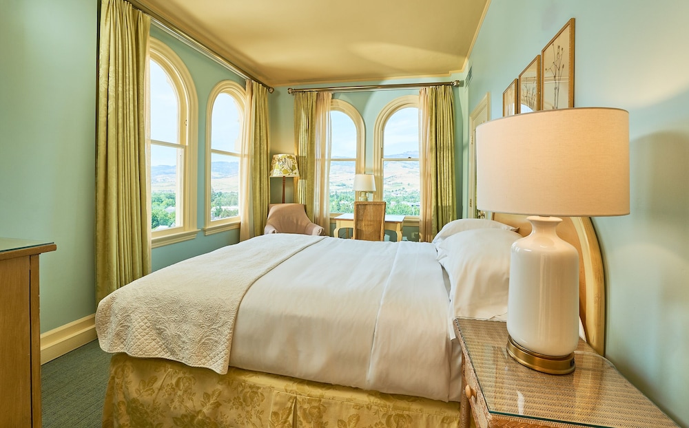 Deluxe Room, 1 Queen Bed, City View photo 1