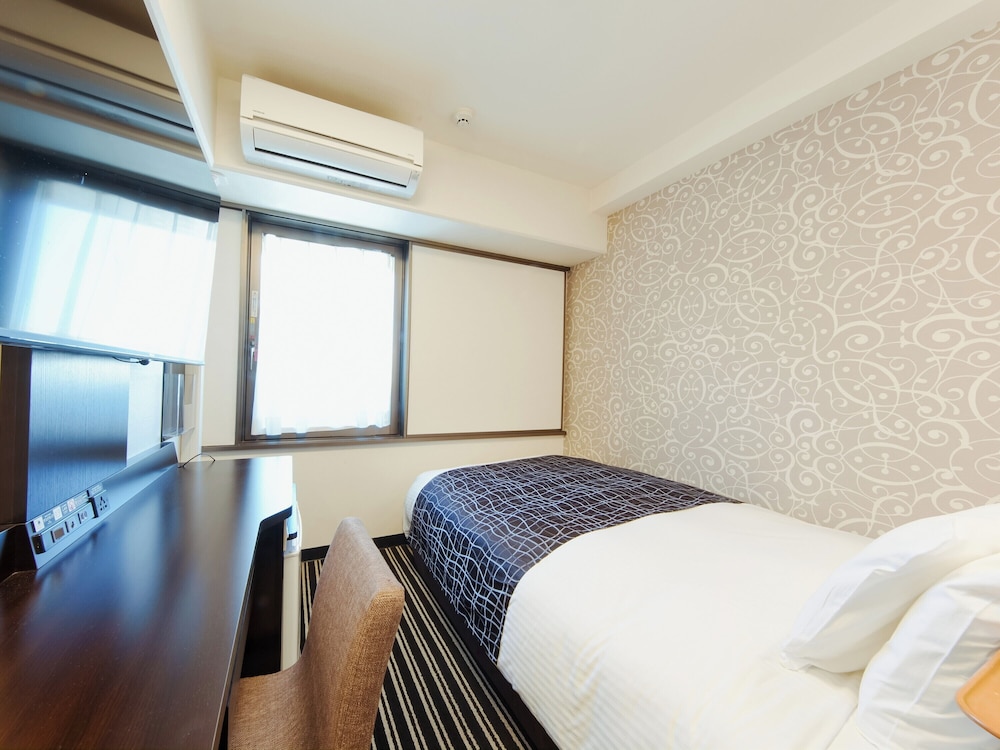 Single Room, Smoking
