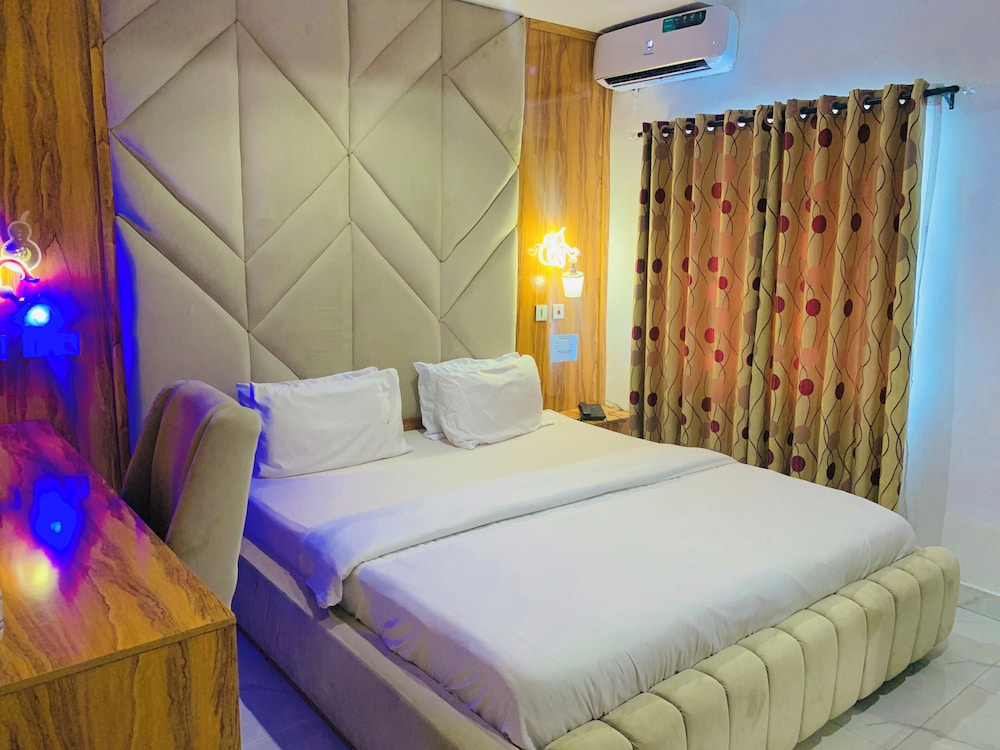 Grand Room photo 1