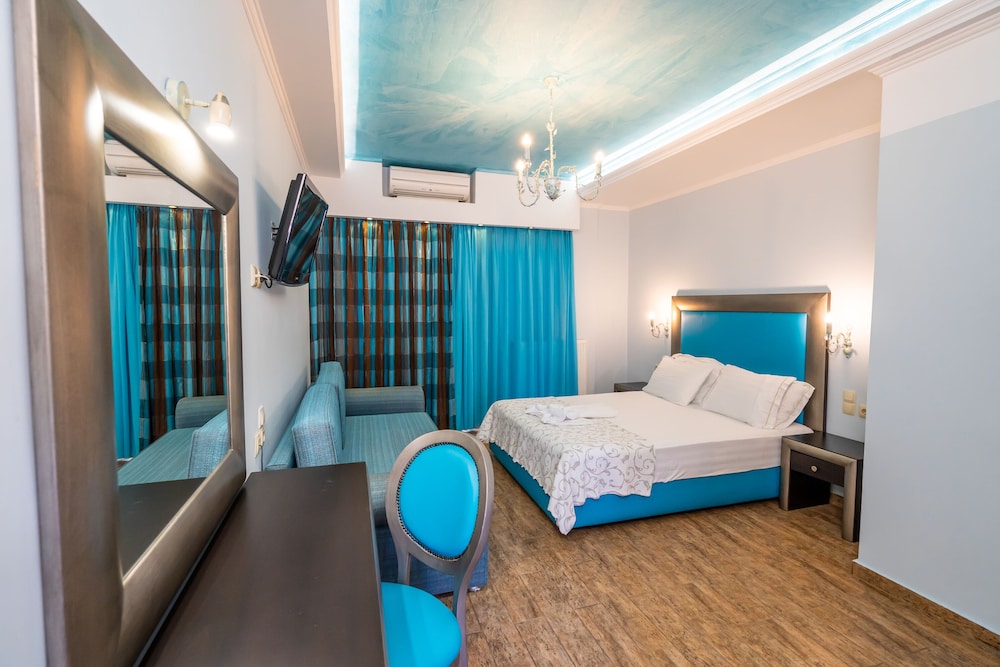 Deluxe Room, Sea View - Photo 5