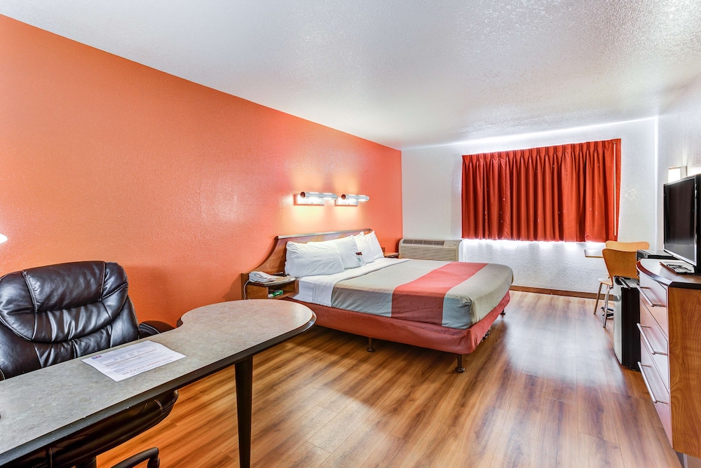 Deluxe Room, 1 King Bed, Non Smoking - Photo 1
