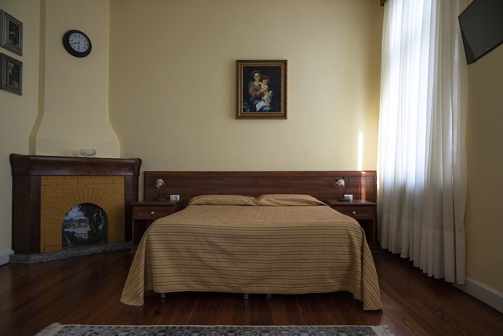 Superior Quadruple Room, Lake View photo 3