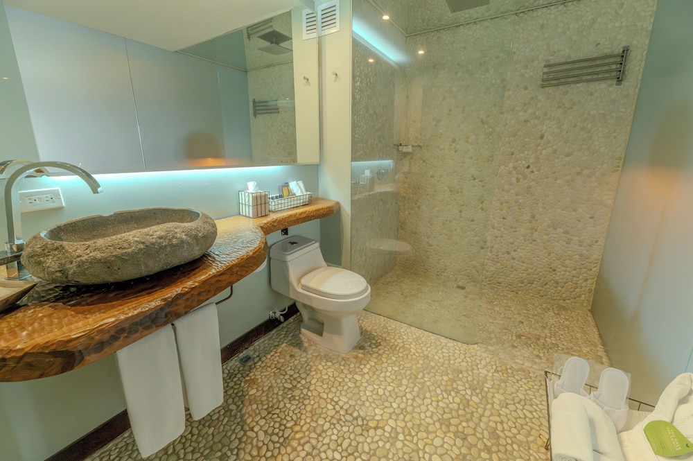 Standard Room, 2 Double Beds - Photo 9