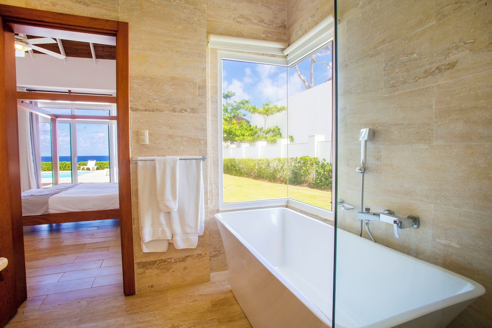 4 bedroom ocean front villa photo 3