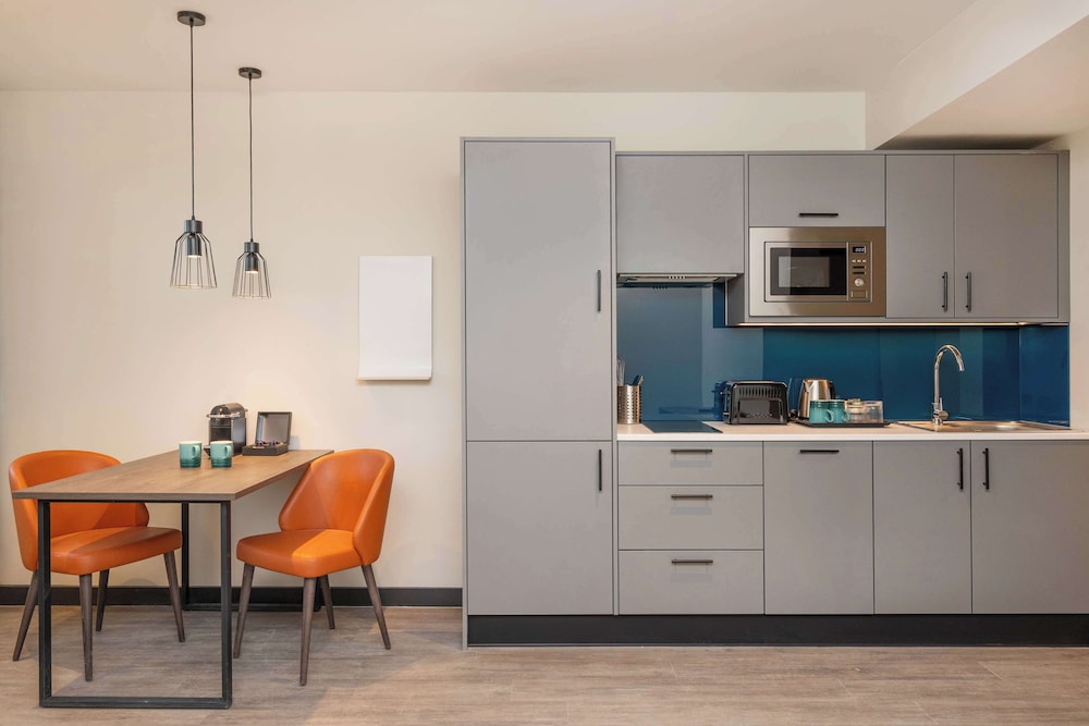 Suite, 1 Bedroom, Kitchenette - Photo 4