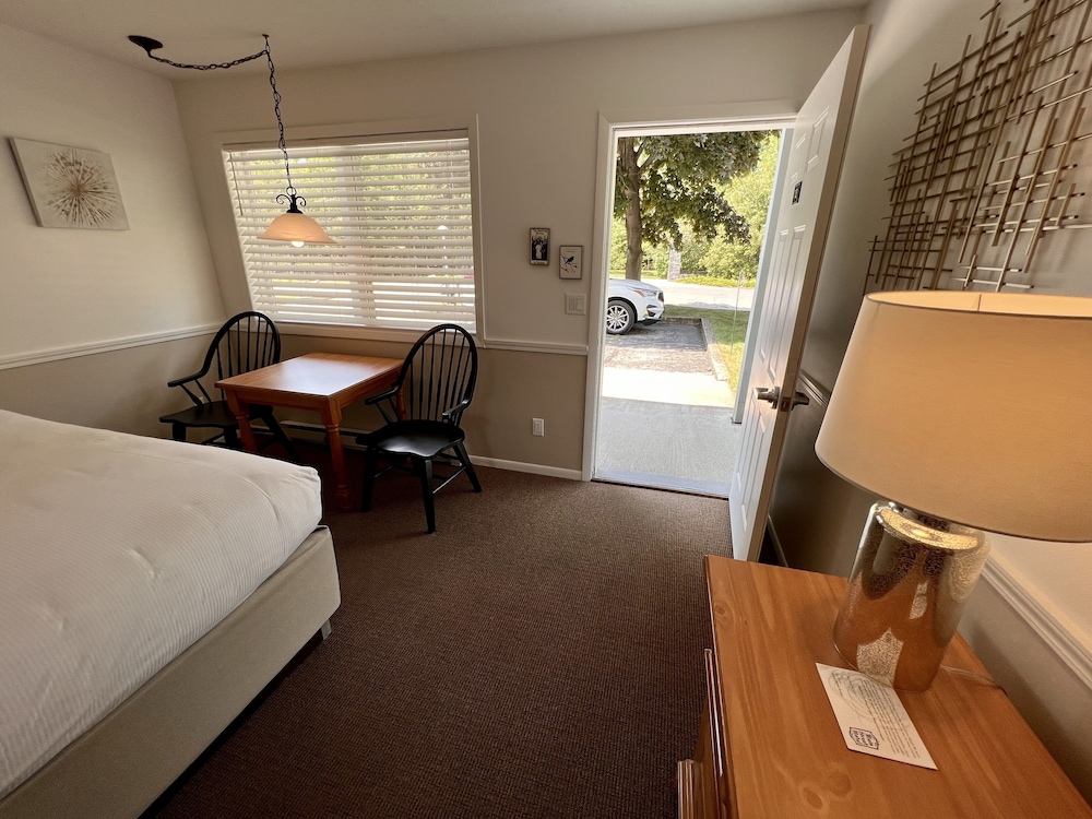 Standard Room, 2 Queen Beds, Non Smoking (Shower Only) photo 3