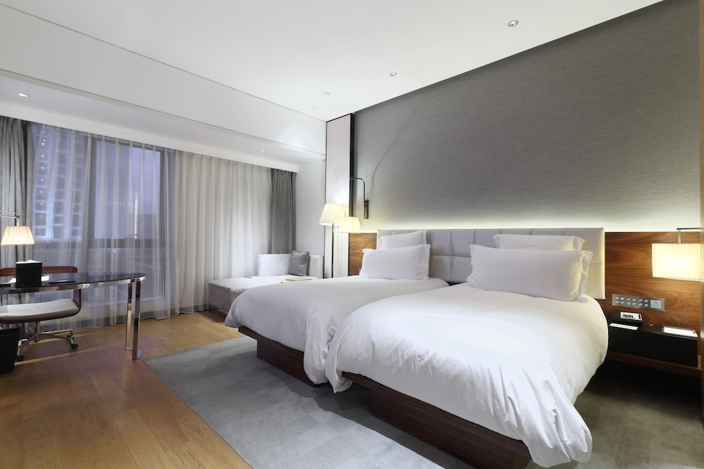 Superior Twin Room, City View photo 2