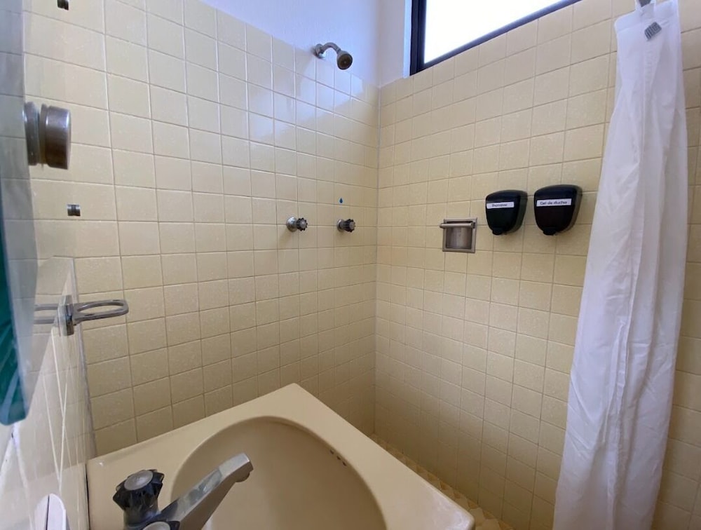 Basic Double or Twin Room, 2 Twin Beds, Non Smoking photo 2