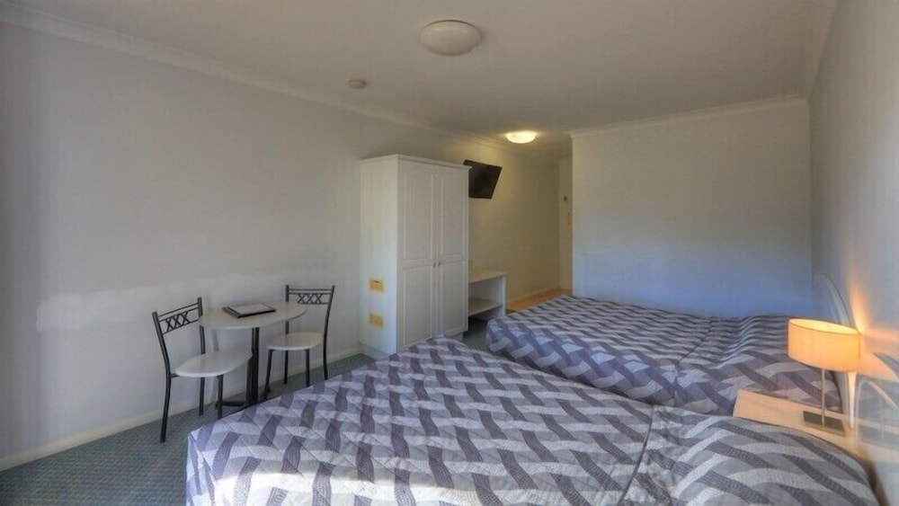 Standard Suite, 1 Bedroom, Non Smoking (Twin) photo 2
