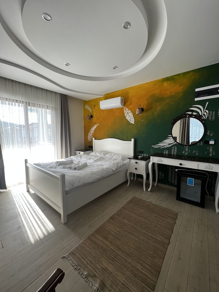Deluxe Room - Photo 7