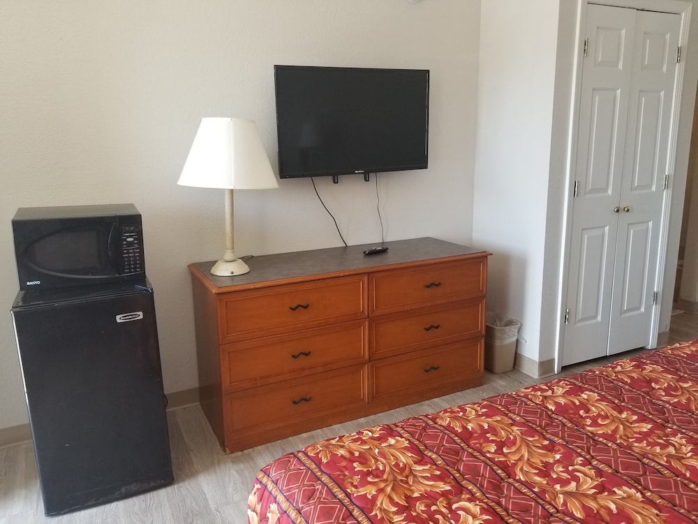 Comfort Room, 1 King Bed, Non Smoking photo 2