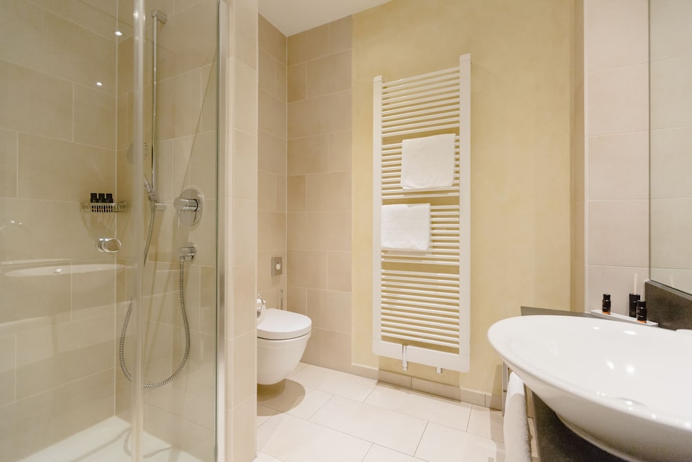 Junior Suite, City View (Street view ) - Photo 6