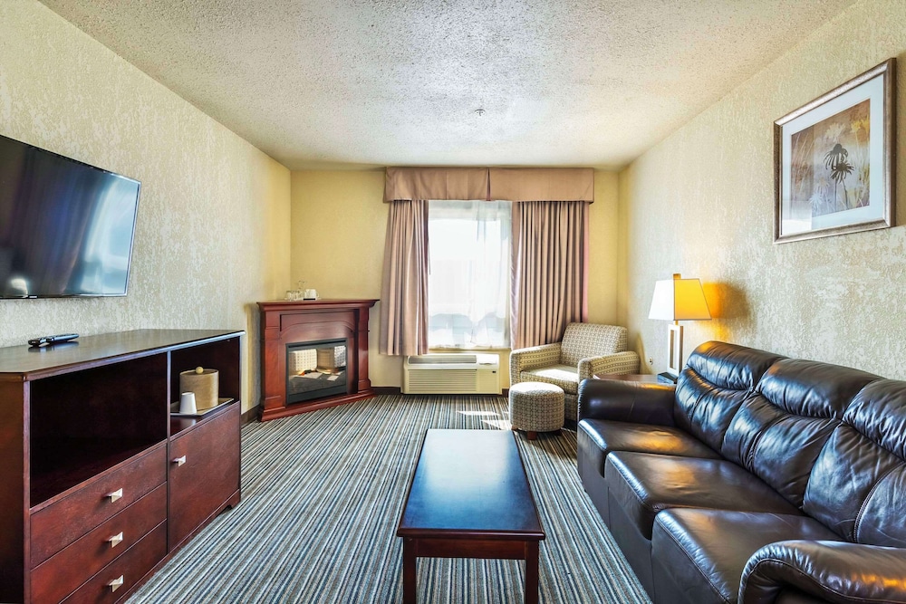 Junior Suite, 1 King Bed with Sofa bed, Non Smoking, Jetted Tub photo 3