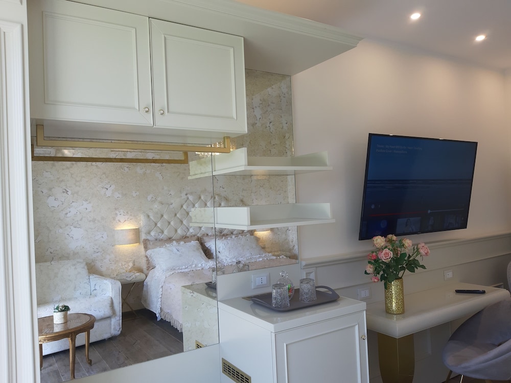 Deluxe Triple Room, Garden View, Annex Building (Via di murlo, 10/E) photo 1
