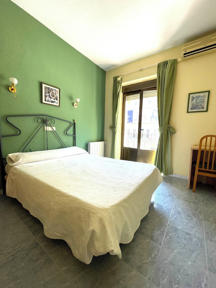 Habitación doble, 1 cama doble con baño compartido