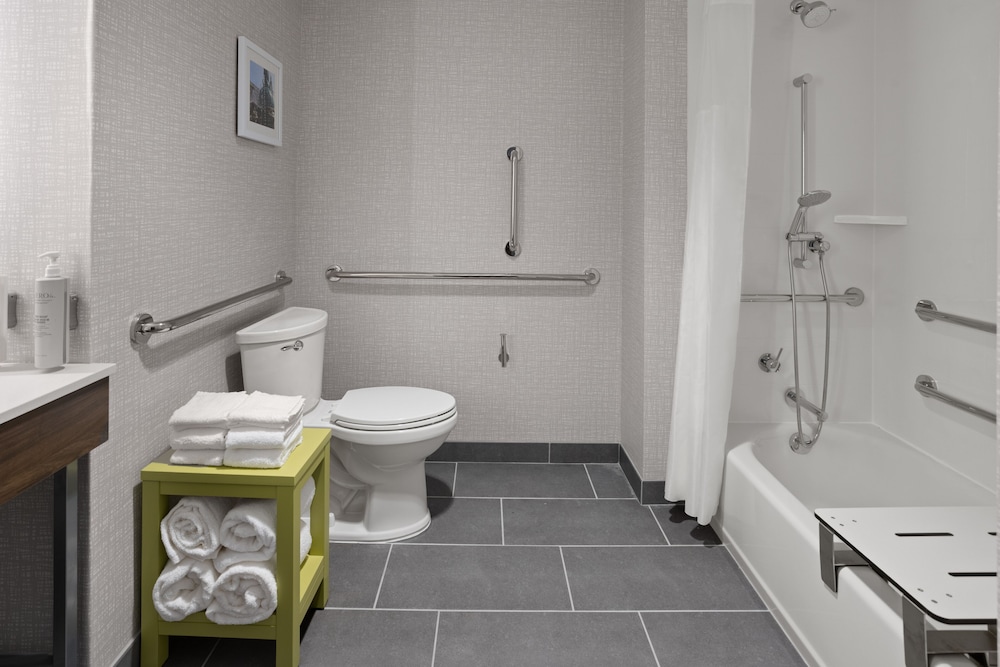 Room, 2 Double Beds, Accessible, Bathtub (Mobility & Hearing) - Photo 4
