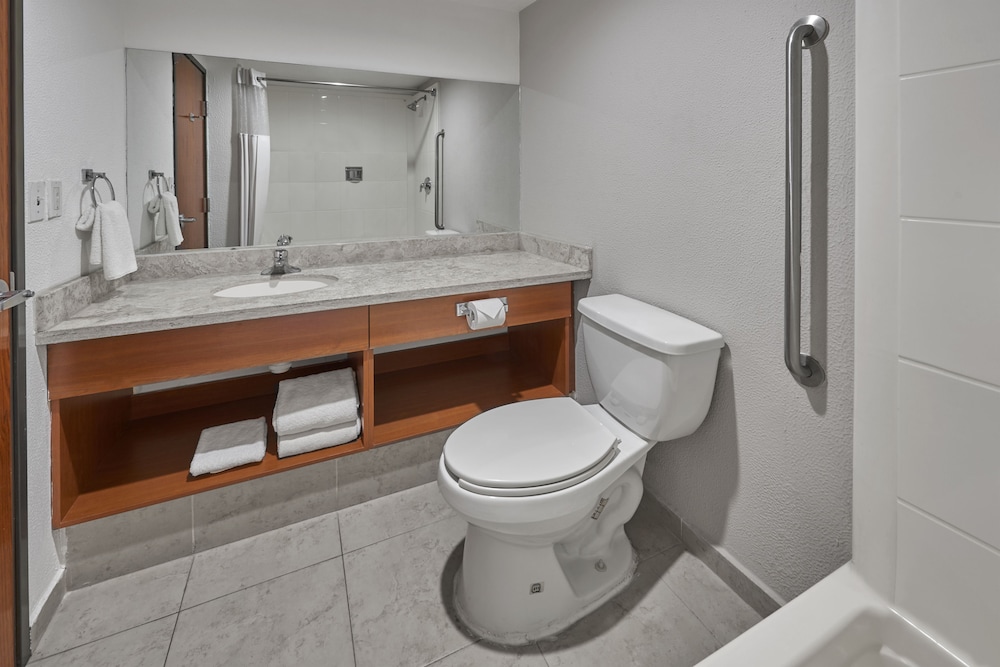 Suite, 2 Queen Beds - Photo 10