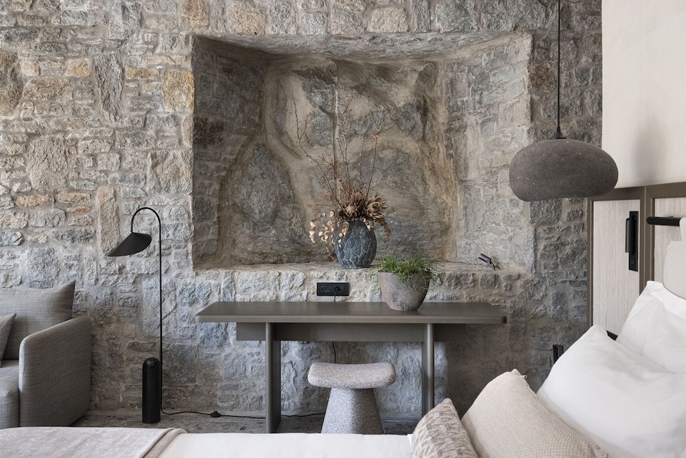 STONE Suite with Private Pool and Garden View - Photo 9