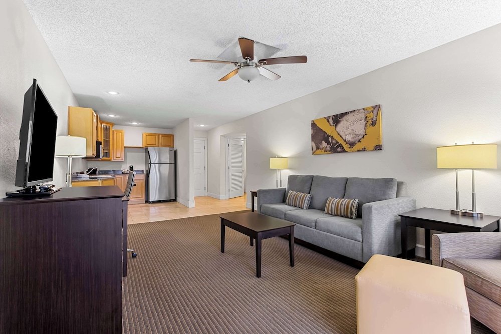 Suite, 1 King Bed, Non Smoking, Jetted Tub (with Sofabed) - Photo 5
