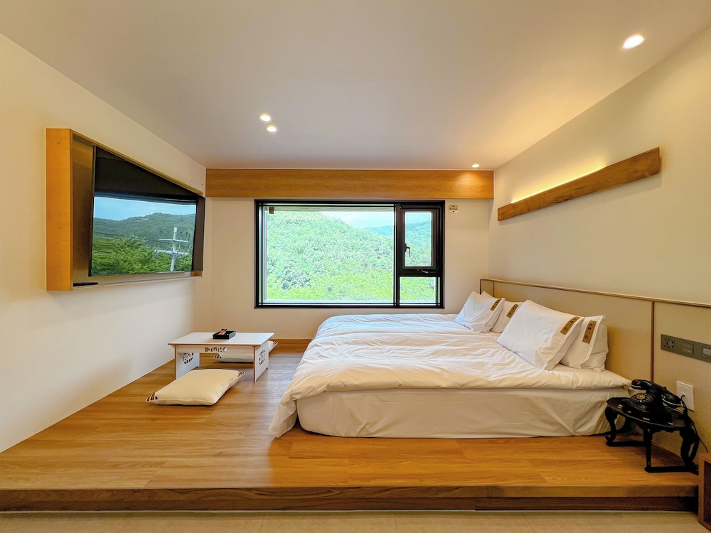 Deluxe Twin Room, Mountain View photo 1