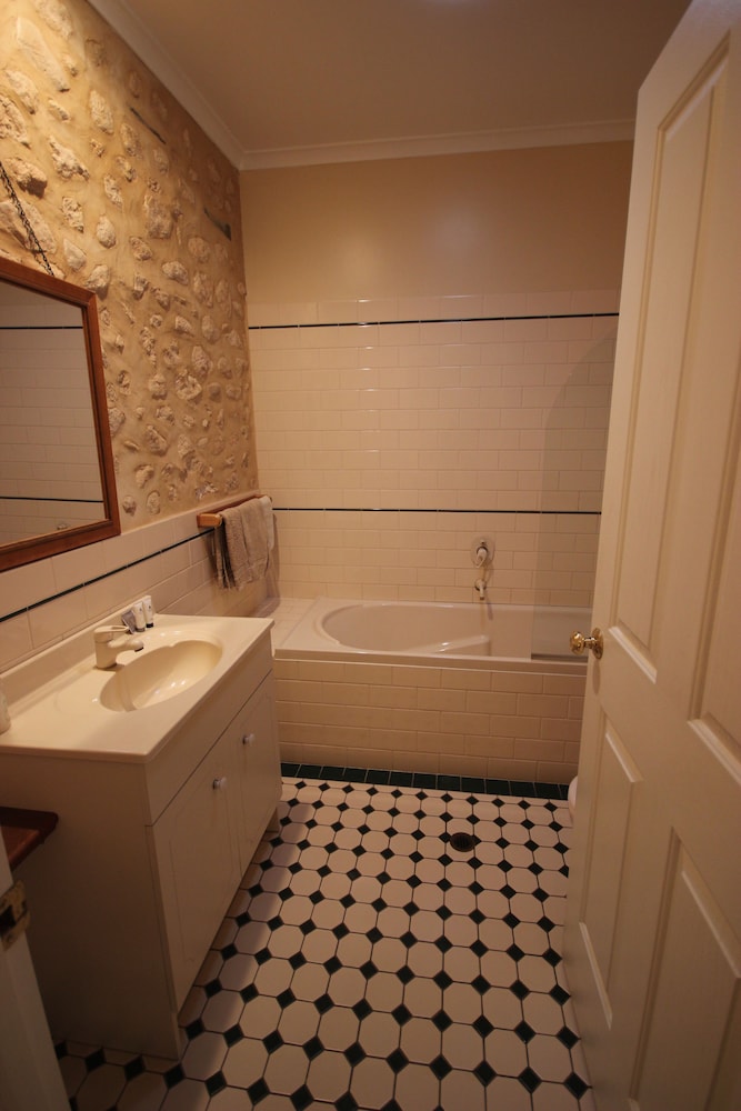 Family Cottage, 2 Bedrooms, Accessible, 2 Bathrooms photo 2