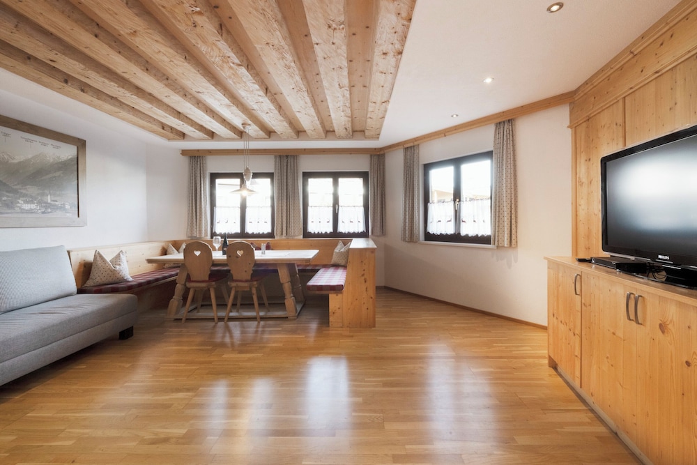 Apartment, 3 Bedrooms, Annex Building photo 3