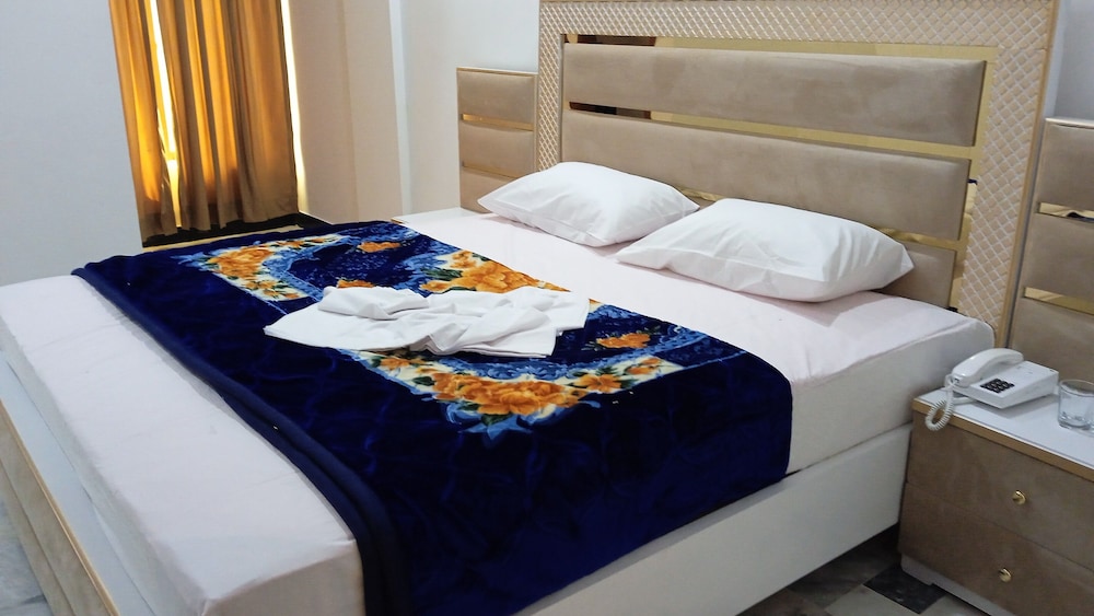 Executive Room - Photo 1