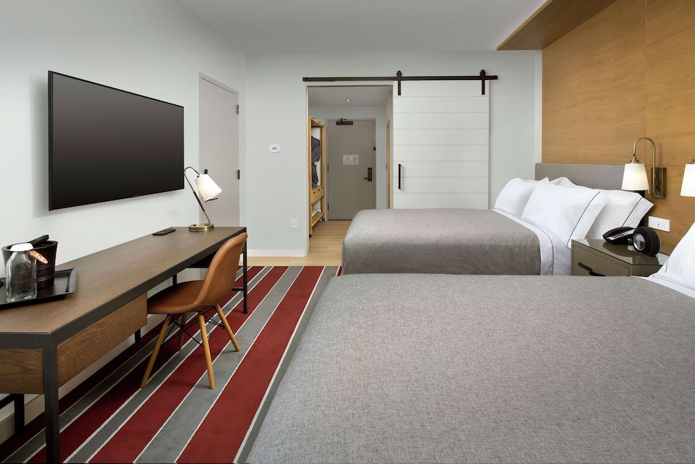 Premium Room, 2 Queen Beds, Accessible - Photo 2