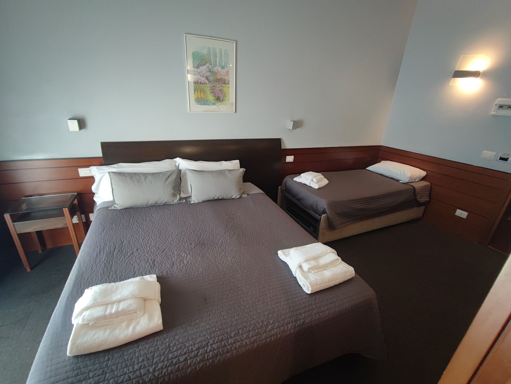 Classic Triple Room photo 2