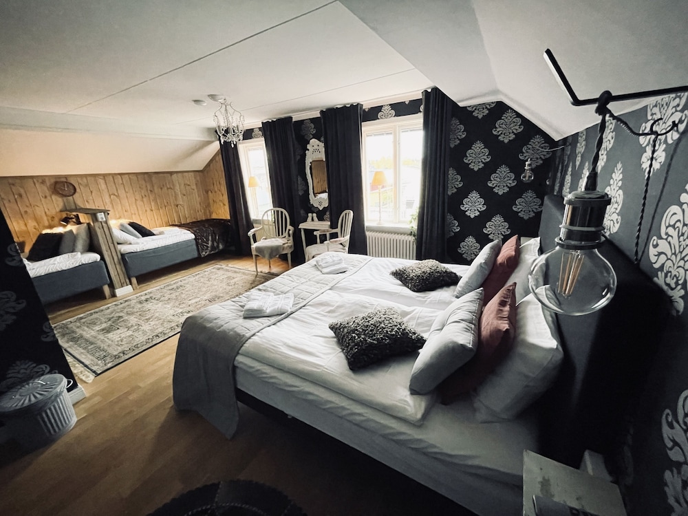Deluxe Quadruple Room, Shared Bathroom photo 1