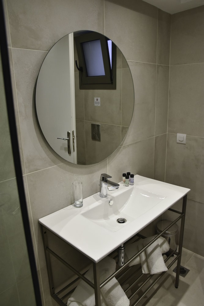 Premium Double or Twin Room - Photo 2