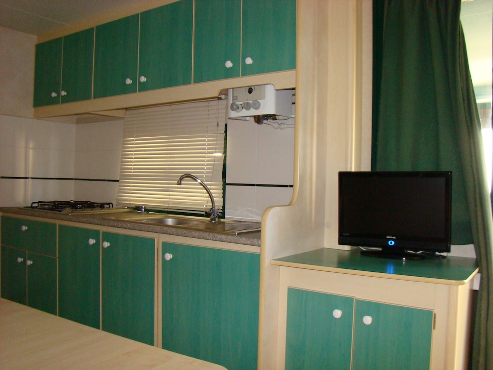 Standard Mobile Home, 2 Bedrooms photo 3