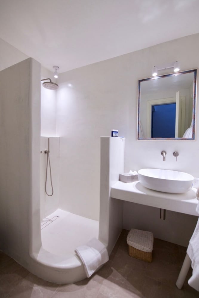 Two Bedroom Beachfront Family Maisonette photo 2