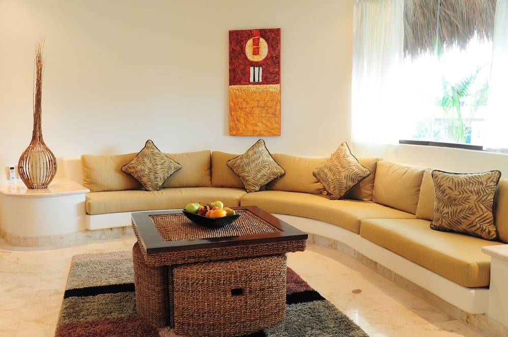 Deluxe Penthouse, 2 Bedrooms, Partial Ocean View - Photo 5