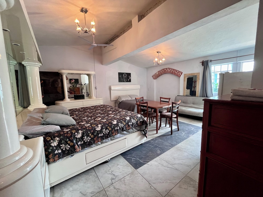 Deluxe Room, Multiple Beds, Smoking, Garden View