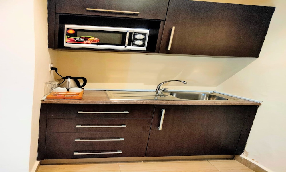 Executive Suite - Photo 5