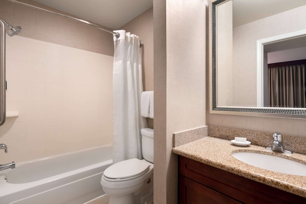 Suite, Multiple Beds, Accessible (Mobility Tub Two Bedrooms King-Queen) - Photo 5