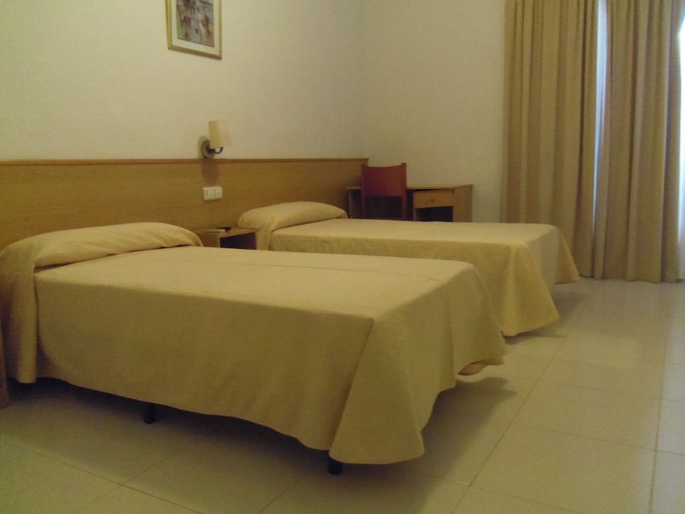 Standard Triple Room - Photo 5