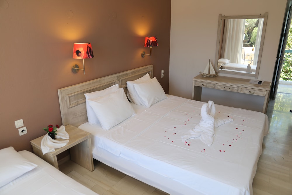 Double Room, Private Bathroom, Pool View photo 1