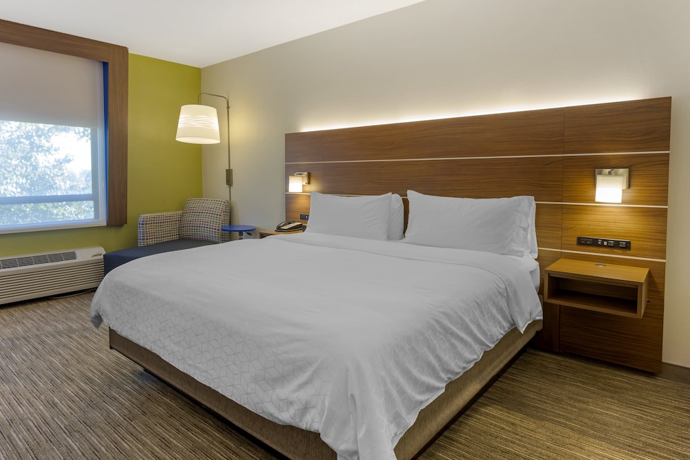 Standard Room, 1 King Bed, Transfer Shower (Mobility Accessible) - Photo 1