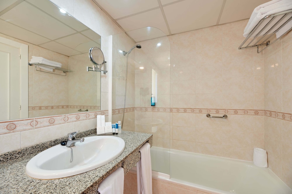 Double Room (2 Adults) photo 2