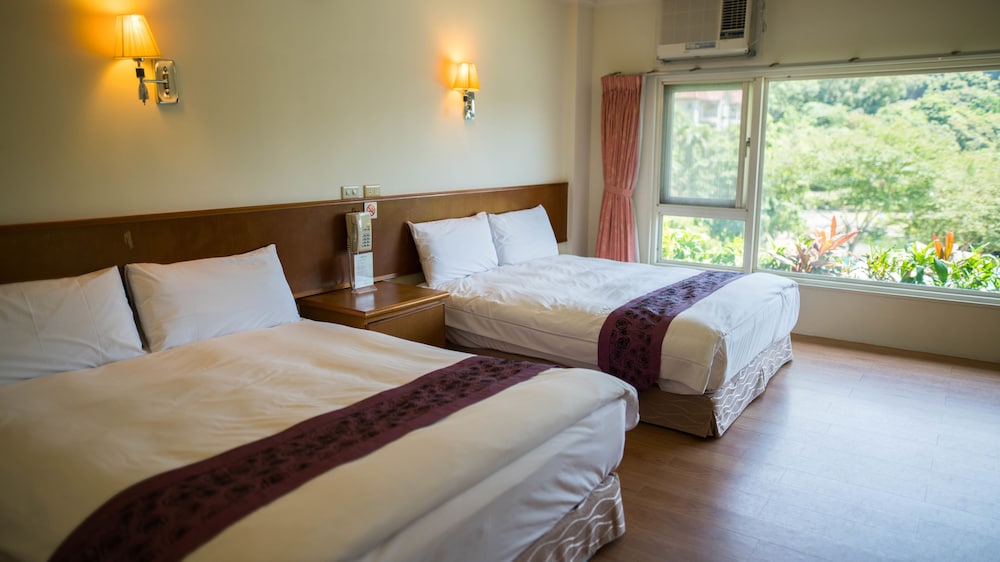 Economy Triple Room, 1 Bedroom, Mountain View, Lakeside photo 2
